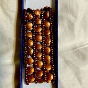 Vintage beautiful free layer, stretchy copper bracelet. Looks elegant on